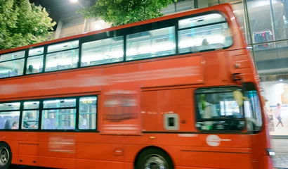 Foto op Plexiglas Red bus speeding up along city streets, London, UK © jovannig