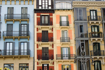 Obraz premium Stadthäuser in der Altstadt von Pamplona