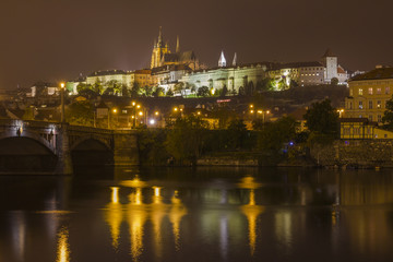 Fototapeta na wymiar Prague Castle by night