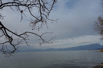 Fototapeta na wymiar Cloudy day at Lake Garda in Italy
