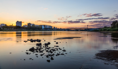Fototapeta premium Zachód słońca nad Wisłą w Warszawie