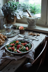 insalata con spinacino e fragole