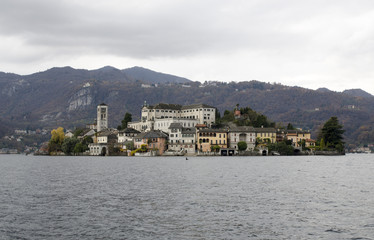 L'isola di San Giulio sul lago d'Orta