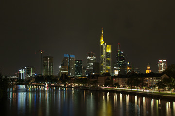 Obraz premium Frankfurt Main bei Nacht