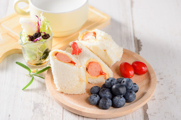 Ham toast with blueberry