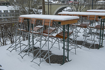 Winterliche Gartenwirtschaft beim Bärengraben, Bern, Schweiz