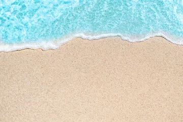 Crédence de cuisine en verre imprimé Eau Image de fond de la vague douce de l& 39 océan bleu sur la plage de sable. Vague de l& 39 océan se bouchent avec un espace de copie pour le texte.