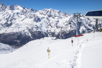 Fototapeta na wymiar Ski station on top of the mountain