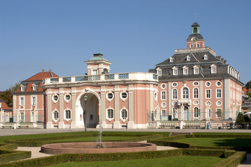 Fototapeta na wymiar Schlosswachthaus und Amtsgericht in Bruchsal