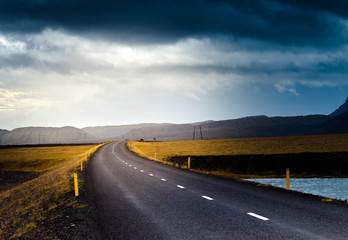 Strada verso l'infinito in islanda