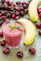 Smoothie of cherries and bananas.