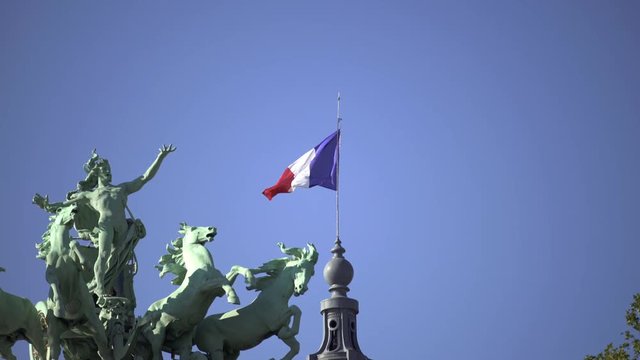 PARIS, FRANCE  &ndash; SEPTEMBER 2016 : Video shot of beautiful statue in central Paris with french flag in background on a sunny day
