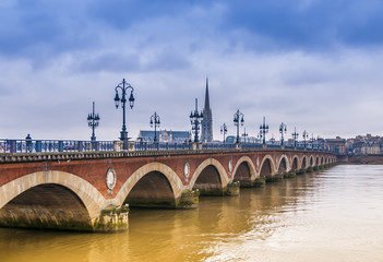 Fototapeta na wymiar Pont de Pierre à Bordeaux, Gironde, Nouvelle-Aquitaine, France