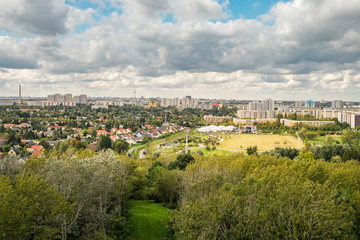 Blick vom Kienberg über Berlin Marzahn-Hellersdorf Richtung Fernsehturm © progarten