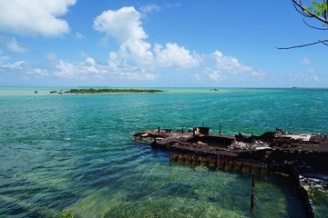 Fototapeta premium Schiffswrack auf Cayo Coco, Jardines Del Rey, Kuba, Karibik