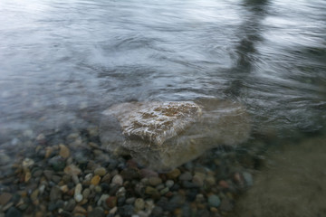 Stein und Wasserhintergrund
