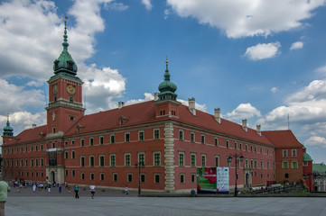 Obraz premium Warsaw, Poland - June 23, 2016. At the castle square of the old town in Warsaw. Old Town is the most popular destination for tourists in the capital of Poland