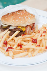 Comida Papas Fritas y hamburguesa