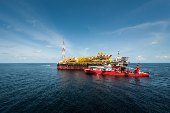 Offshore oil industry, Angola