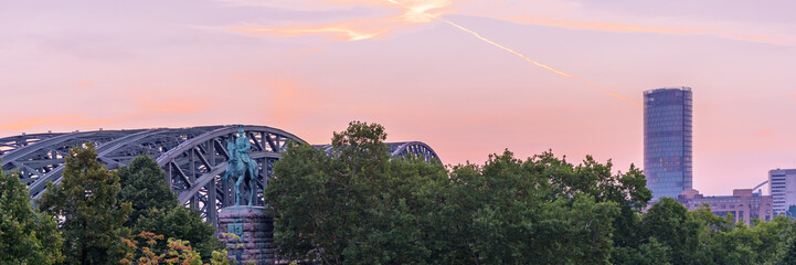 Sonnenaufgang in Köln