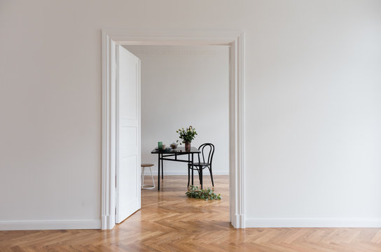 Sichtachse in Altbau mit Fischgrät Parkett 