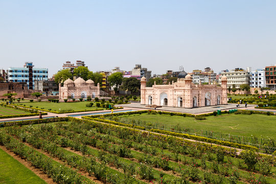 View of Mausoleum of Bibipari in Lalbagh fort. Lalbagh fort is an incomplete Mughal fortress in Dhaka, Bangladesh