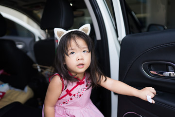 Fototapeta na wymiar little girl sitting in the car