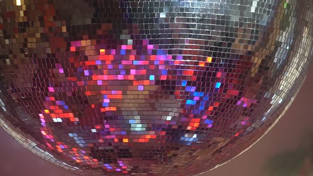 mirror disko ball spinning