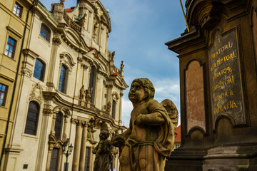 Fototapeta na wymiar streets and churches of old town Prague