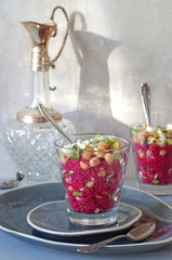 Rote Bete Couscous Salat mit Kichererbsen, Linsen und Lauchzwiebeln