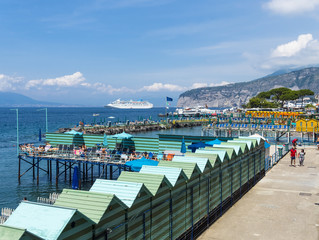 Strandkörbe, Strandbad, Bleu Village, , Sorrent, Halbinsel von Sorrent, Amalfiküste, Italien