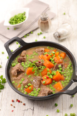 beef with pea and carrot