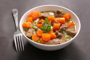 beef with pea and carrot