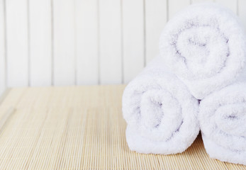 Obraz na płótnie Canvas Three white fluffy bath towels