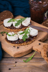 Bruschetta with fig jam, goat cheese and rucola