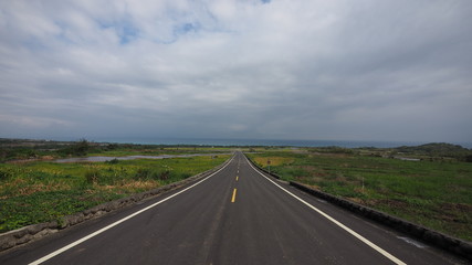 Obraz premium Road to sea