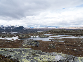 Bergpanorama mit See in Norwegen