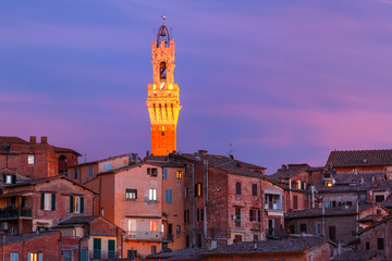 Mangia Tower or Torre del Mangia and Old Town of medieval city of Siena at gorgeous sunset, Tuscany, Italy - obrazy, fototapety, plakaty