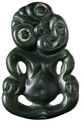 Hei Tiki aus dunkler Jade in sitzender Position aus der Maori Symbol Kultur © insidenonreal