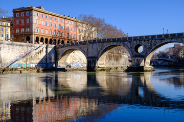 Fototapeta na wymiar Travel photography - walking along the banks of the Tiber (Rome, Italy, Europe).