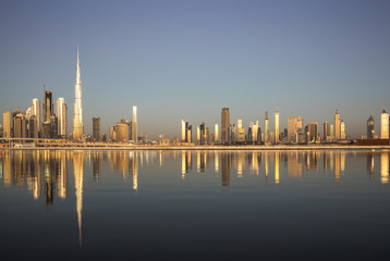 Fototapeta na wymiar Dubai skyline at sunrise