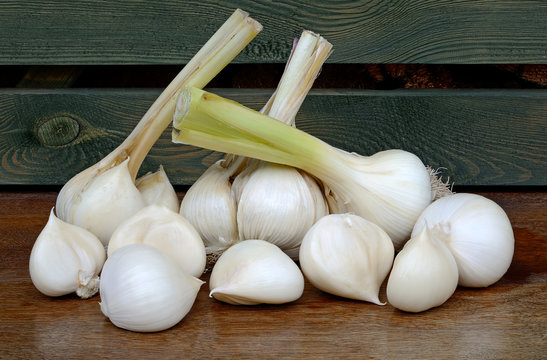 rocambole onions garlic table