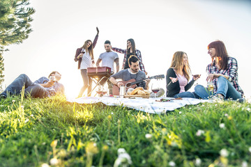 Friends having fun in a park - obrazy, fototapety, plakaty