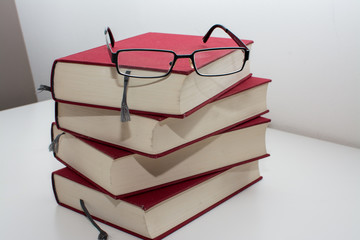 Bücher mit Brille