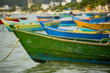 Fototapeta na wymiar colourfull boats in the sea
