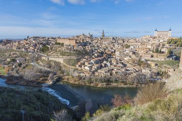 Fototapeta na wymiar Panoramic view of the city of Toledo in which the cathedral and the alcazar stand out. Spain