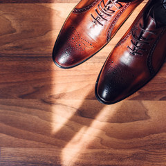 Fashion classic polished men's brown shoes.