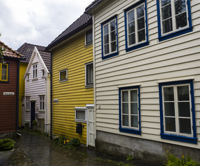 Fototapeta na wymiar Bergen es la segunda ciudad más grande de Noruega, sus orígenes están vinculados a la Edad Vikinga , callejeando por sus calles , admirando sus edificios en el verano de 2017 