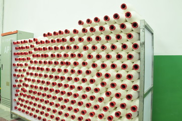 In industrial sewing machine spun yarn, many thread together