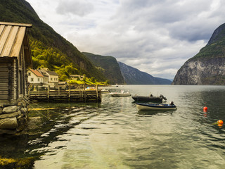 Undredal, el paraíso, pueblo típico muy cerca de Flam, destino turístico . Noruega, verano de...